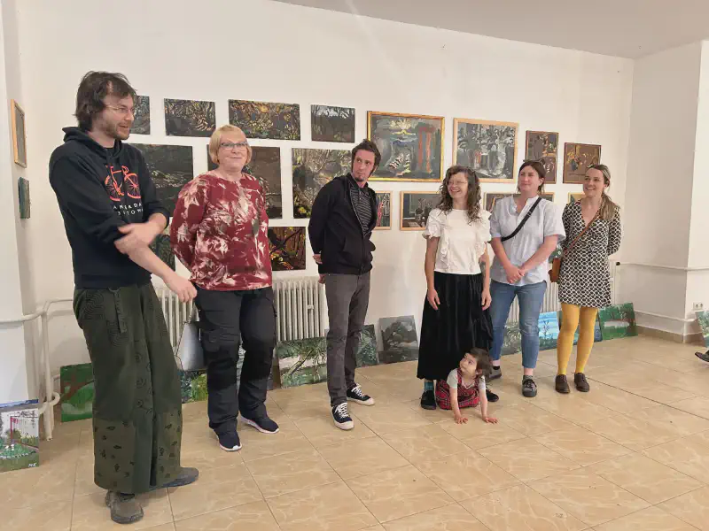 vernisaz-vystavy-ucastnikov-maliarskeho-pleneru-s-vladom-ganajom-foto-007.webp